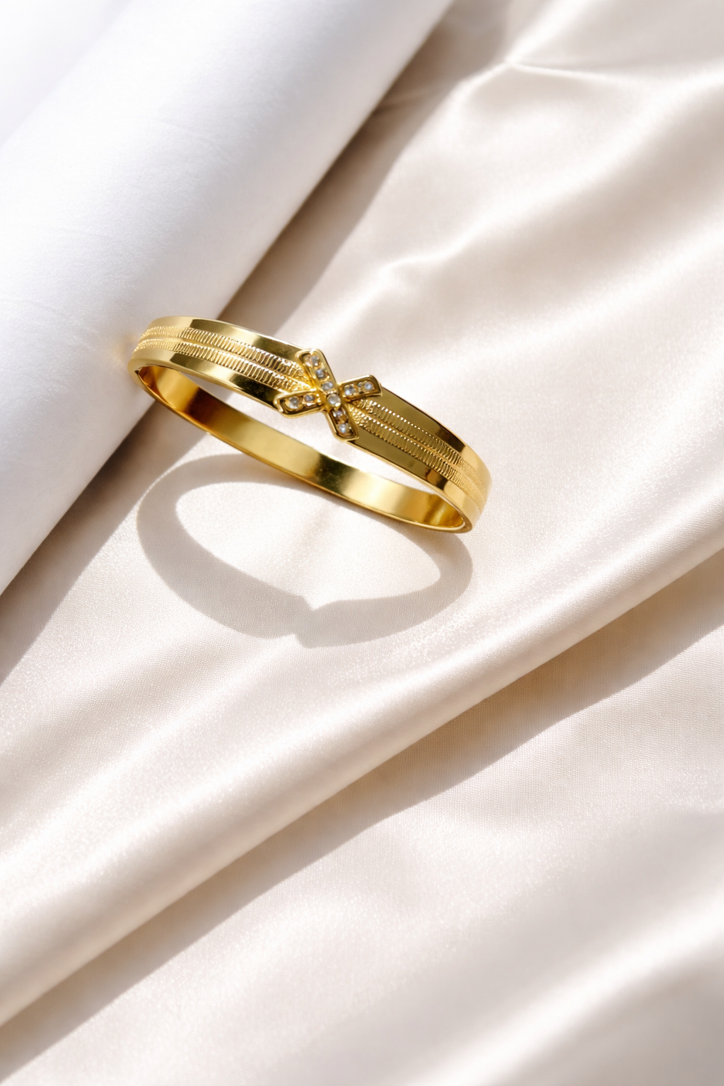 Aurora Triple-Line Diamond-Studded Gold Bracelet