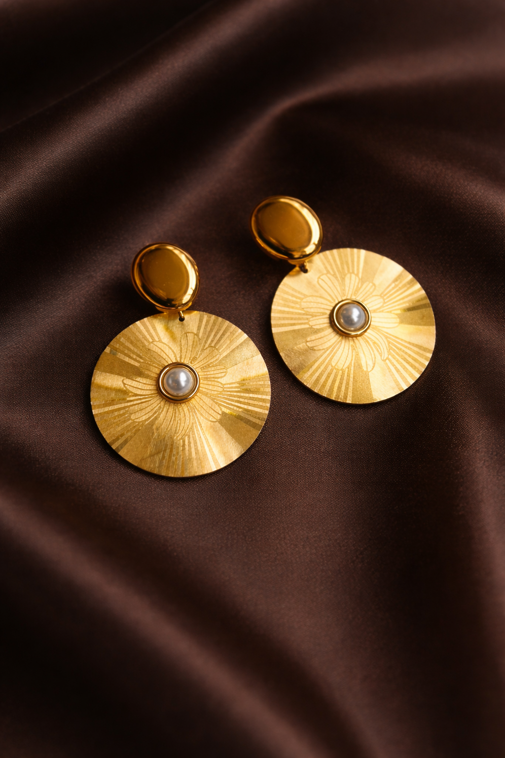 Aurelia Sunburst 18k Gold Disc Earrings with Pearl | Anti-Tarnish