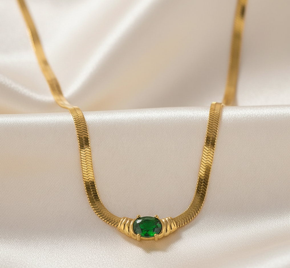 Emerald Elegance Gold Necklace – Timeless Charm in Green Radiance