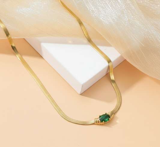 Emerald Elegance Gold Necklace – Timeless Charm in Green Radiance