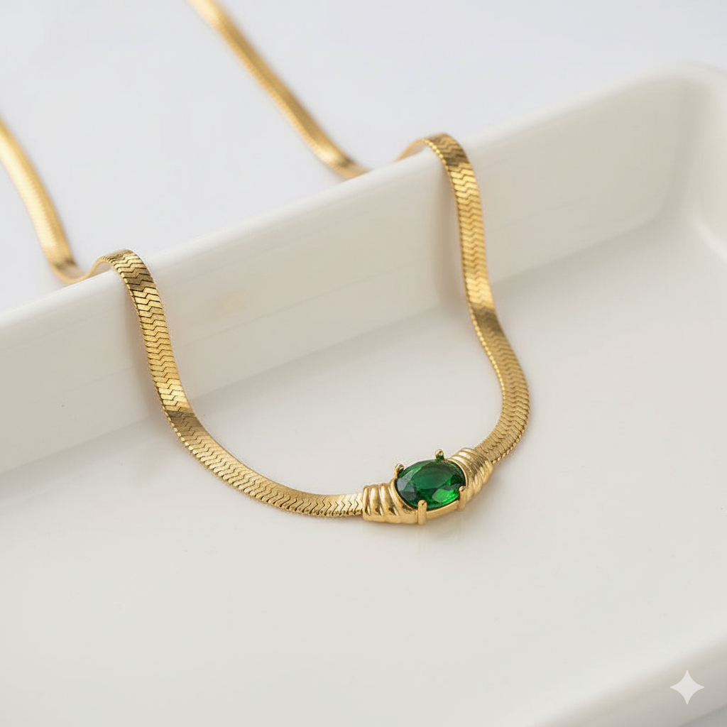 Emerald Elegance Gold Necklace – Timeless Charm in Green Radiance