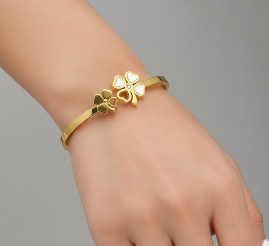 Gold-Plated Anti Tarnish Four-Leaf Clover Themed Openable Bangle