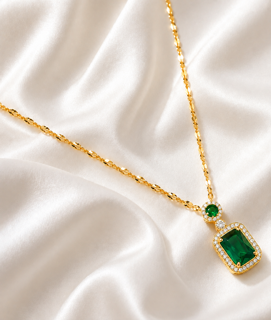 Emerald Elegance Pendant 18K Gold plated | Anti-Tarnish