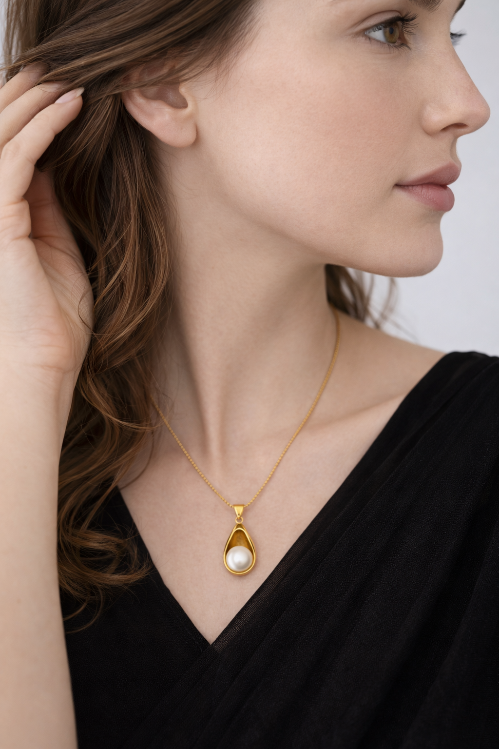 Golden Minimal Teardrop Pearl Pendant | Anti-Tarnish